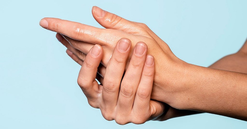 طريقة ترطيب اليدين