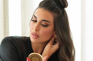 ياسمين صبري تمارس الصيد مع شقيقها والأخير يخطف الأنظار