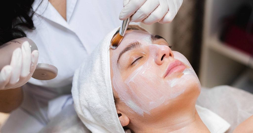 طريقة العناية بالبشرة