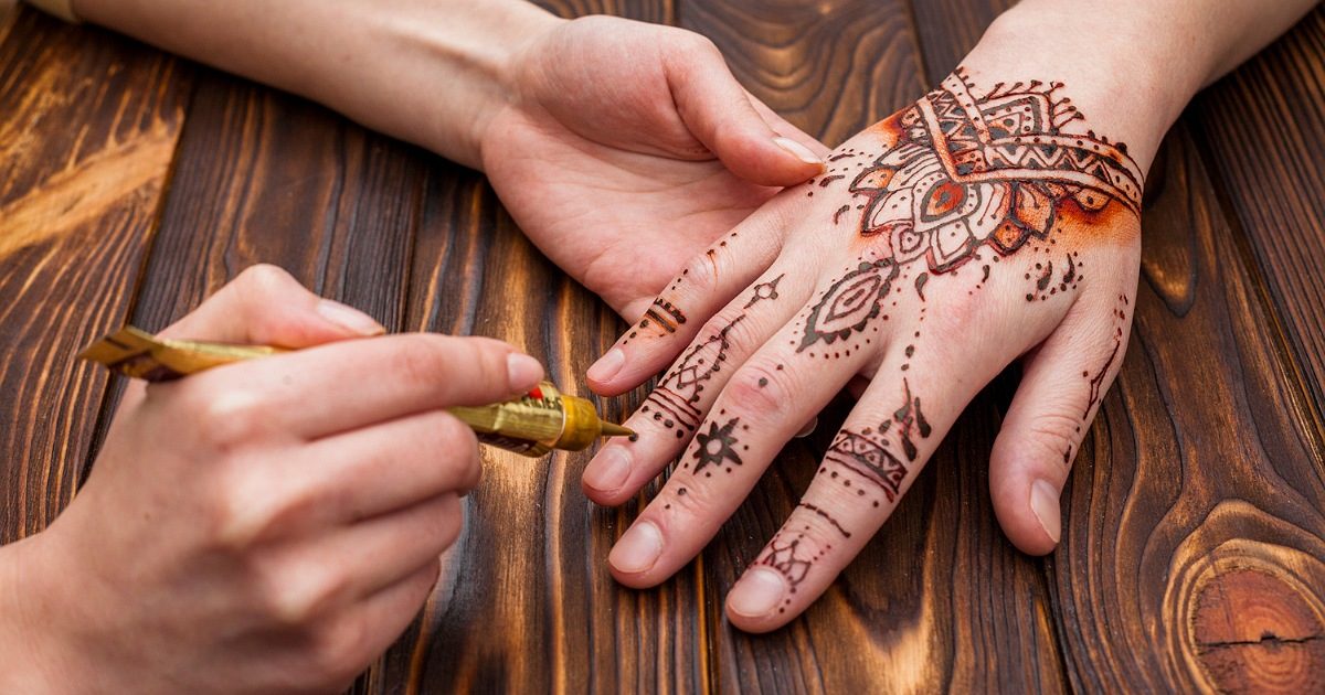 تعرفي على أجمل عبارات ليلة حناء العروس