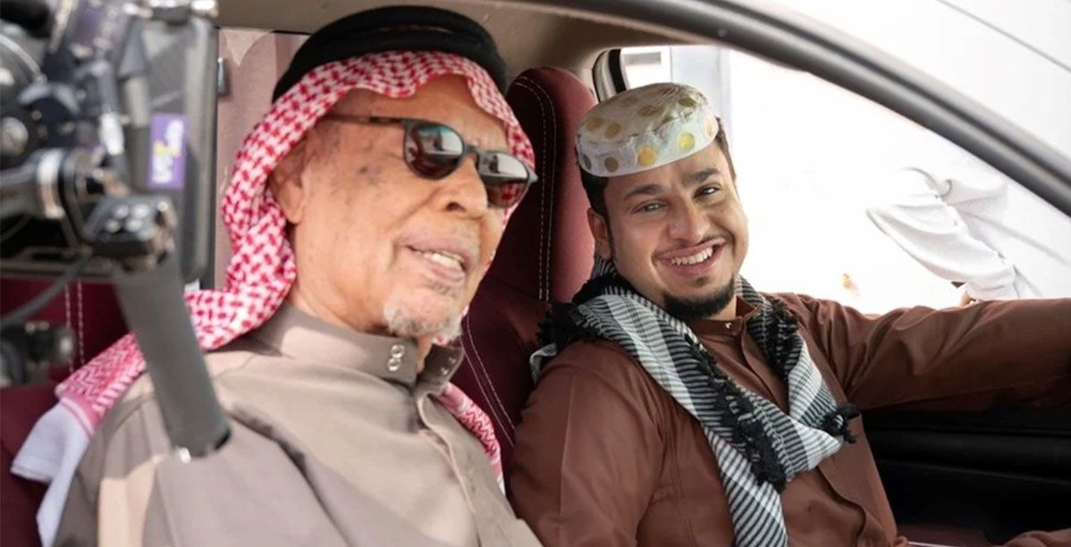 علي المدفع فقد بصره منذ سنتين وفيصل العيسى يؤكد الخبر بفيديو أثار الجدل