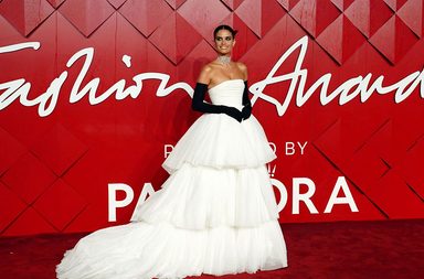 إطلالات النجمات في British Fashion Awards