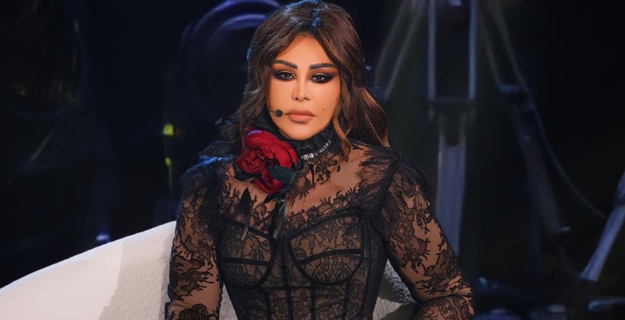 إطلالة أحلام بالفستان الأحمر سبق واختارته نجمة عربية