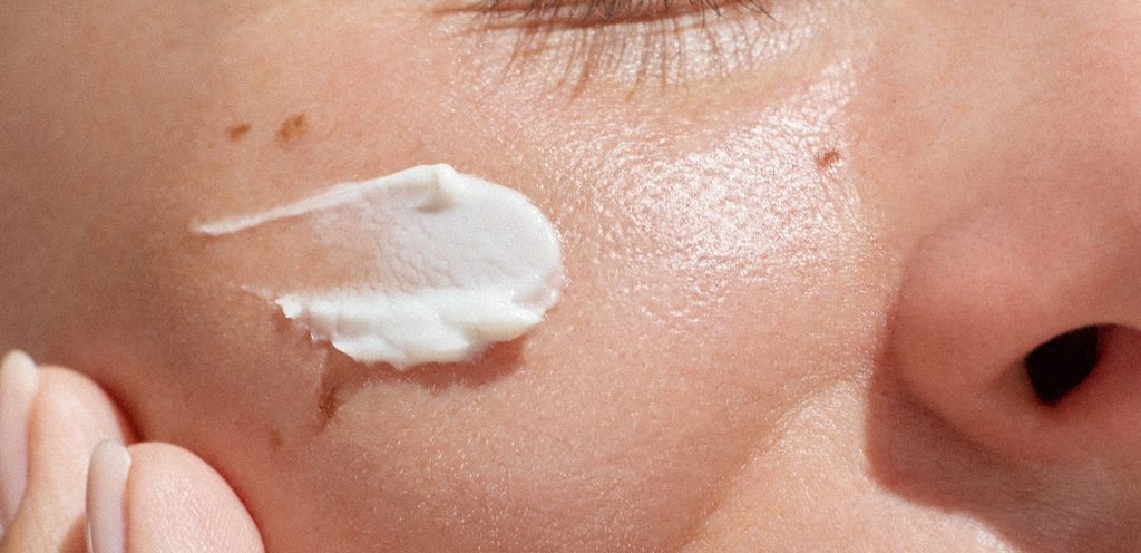 دللي بشرتك وطبقي أفضل لوشن للجسم رائحته رائعة