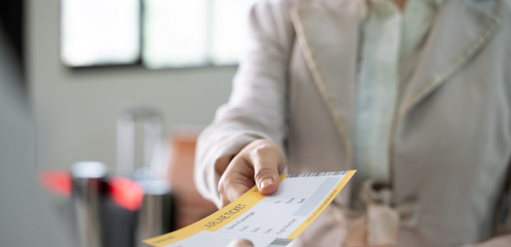 خبيرة سفر تقدم لكِ نصيحة واحدة لحجز تذكرة طيران رخيصة