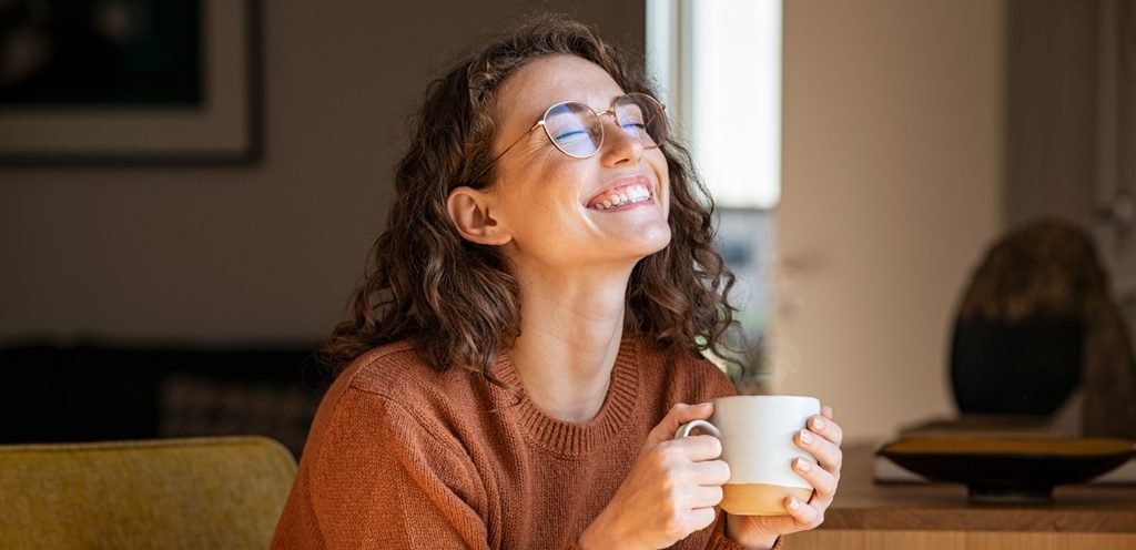 لا تبحث عن السعادة بل اصنعها ، فالسعادة ليست مجرد هدية من الحياة، بل هي بناءٌ يتطلب منكِ جهودًا شخصية.