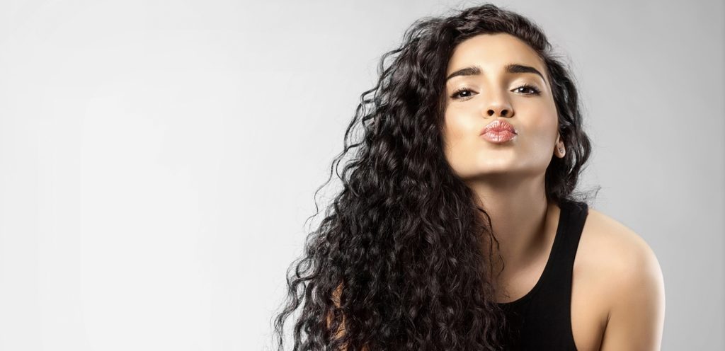 منتجات كانتو للشعر الكيرلي لاطلالة اكثر حيوية ولمعاناً