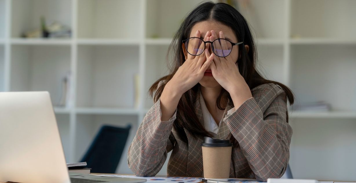 10 عادات تجعلكِ تعيسة للغاية تجنبيها فورًا