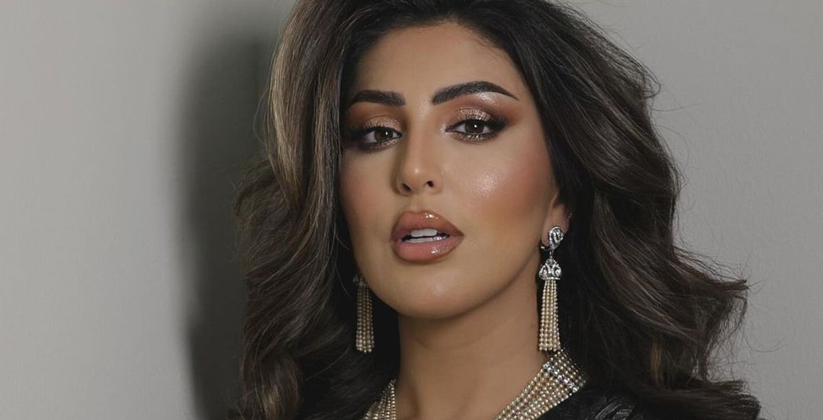 دانة الطويرش تظهر في برنامجها بفستان من زارا بسعر سيصدمكم!