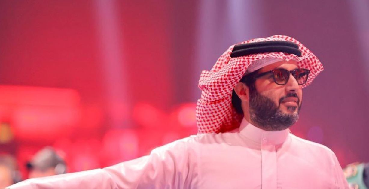 المستشار تركي آل الشيخ يُعلن عن منح 300 شخص الإقامة الذهبية في السعودية