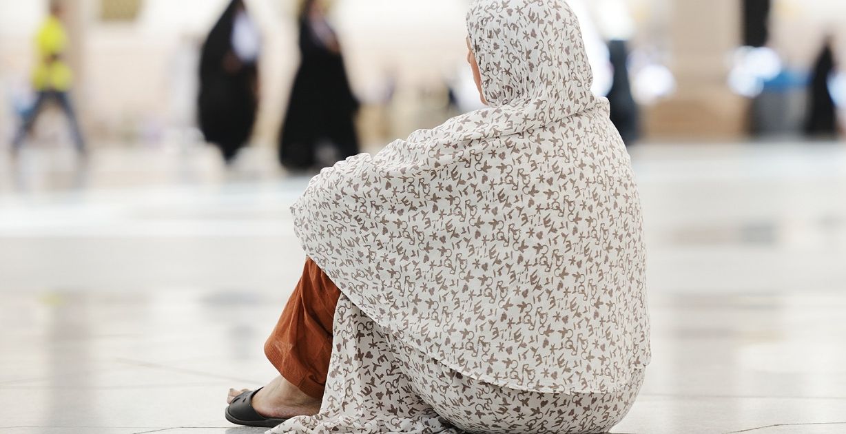 هل يجب إزالة الشعر قبل العمرة للنساء