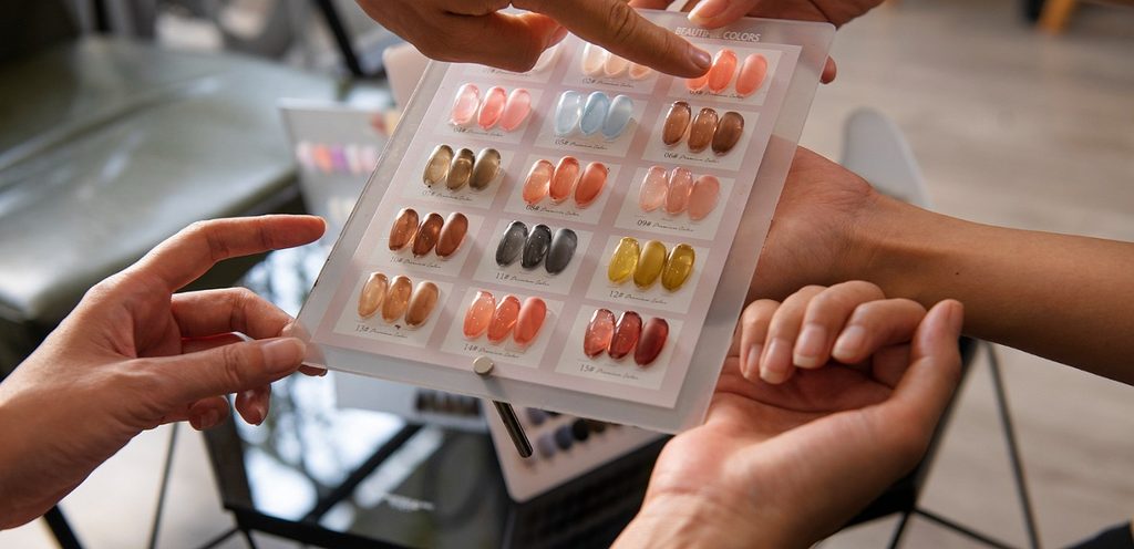 أظافر الأكريليك