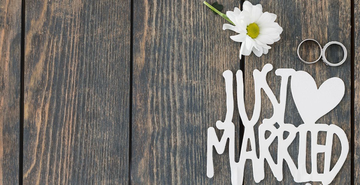 مواقف طريفة شهدها النجوم أثناء إحياء حفلاتهم