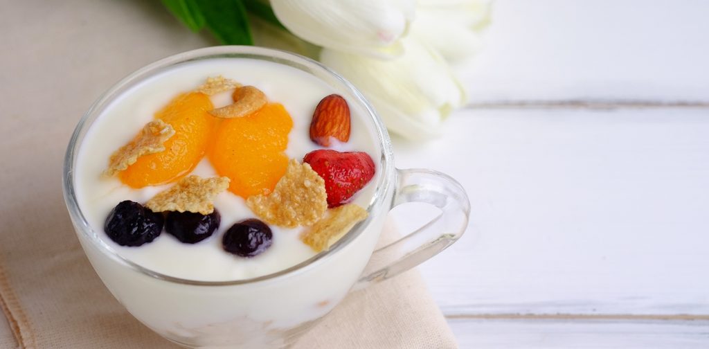 لبن مع فواكه