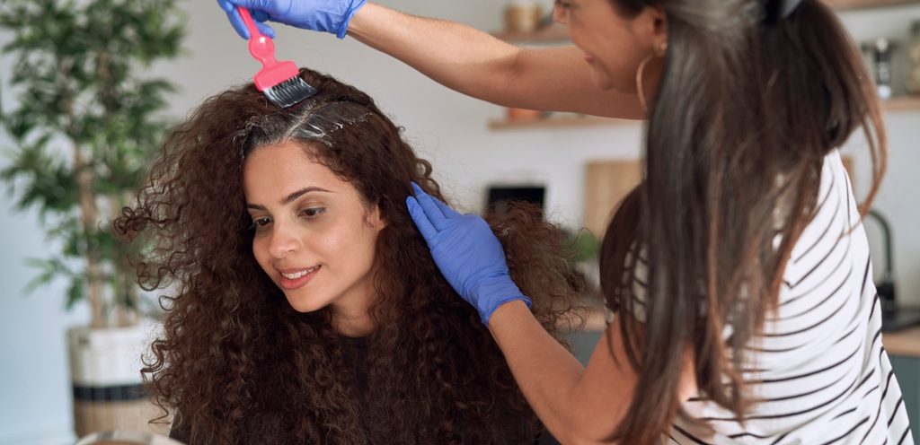 أظهري جمال شعرك بثقة وأناقة مع بديل زيت للشعر المصبوغ!