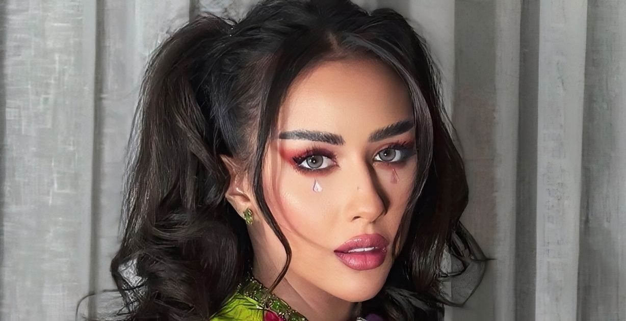 فرح الهادي تصدم متابعيها بكيفية إزالتها للمكياج