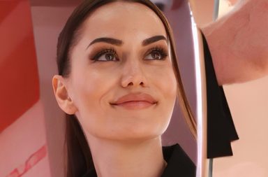 صور قديمة لفهرية أفجان توضح عمليات التجميل التي قامت بها