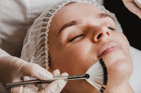 جربي ماسك طبيعي لشد الوجه وتقليل التجاعيد في عشرة دقائق