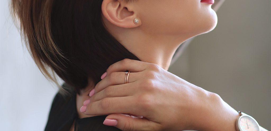 تأثير قبلة العنق على المرأة نفسيا وجسديا