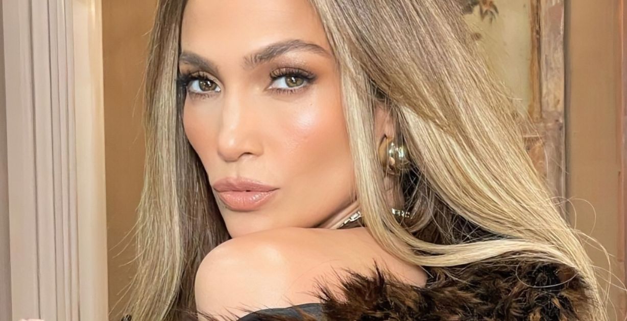 تصرف غريب وصادم من جينيفر لوبيز يستفز الجمهور