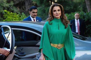 ازياء الملكة رانيا: أناقة طاغية ألهمت نساء العالم