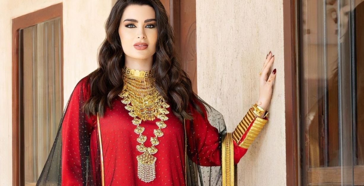 استوحي إطلالتك الرمضانية من أبرز عباءات النجمات
