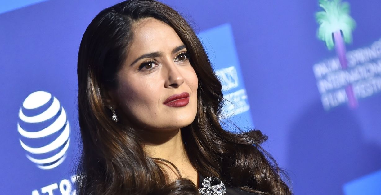 حيلة لإخفاء الشعر الأبيض من سلمى حايك شاهديها بالفيديو