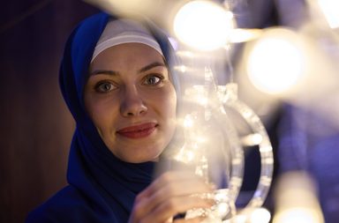 هل أحمر الشفاه يفطّر في رمضان؟