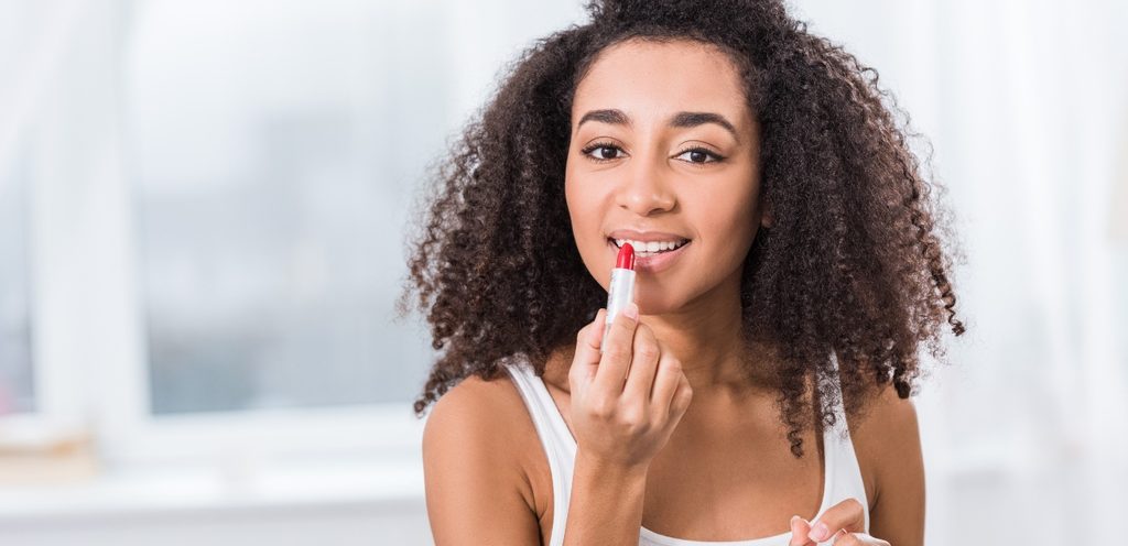 هل مرطب الشفاه يفطر