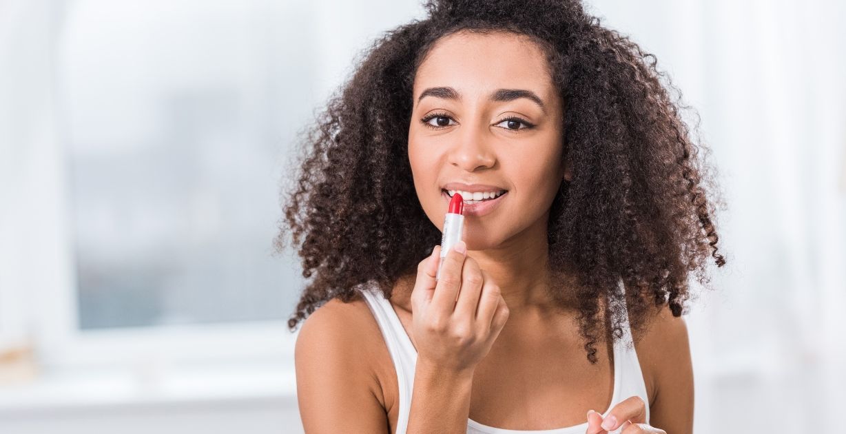 هل مرطب الشفاه يفطر