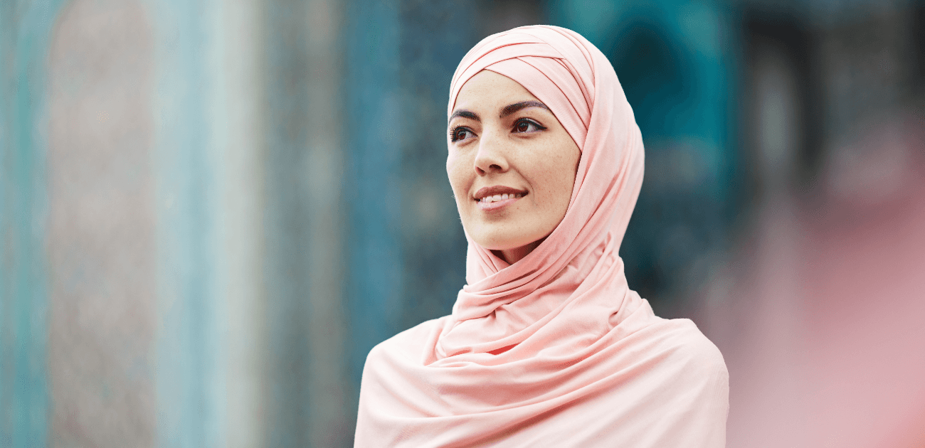 نصائح عليكِ اتباعها عند شراء عبايات ملونة للسفر