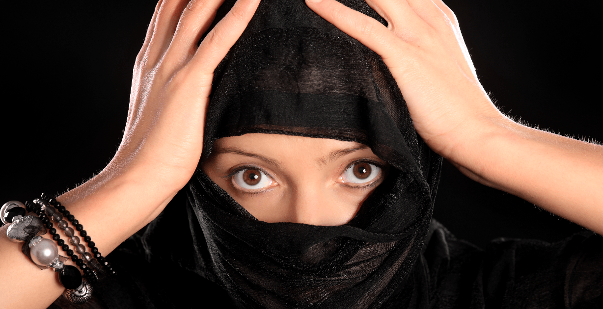 رؤية لبس الحجاب الأسود في المنام للعزباء