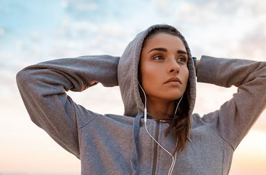 ما سبب رائحة العرق الكريهة رغم الاستحمام؟