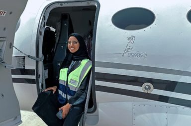 الكابتن رهف الجديعي أول طيارة سعودية تُقلع من مطار نادي الطيران السعودي في القصيم