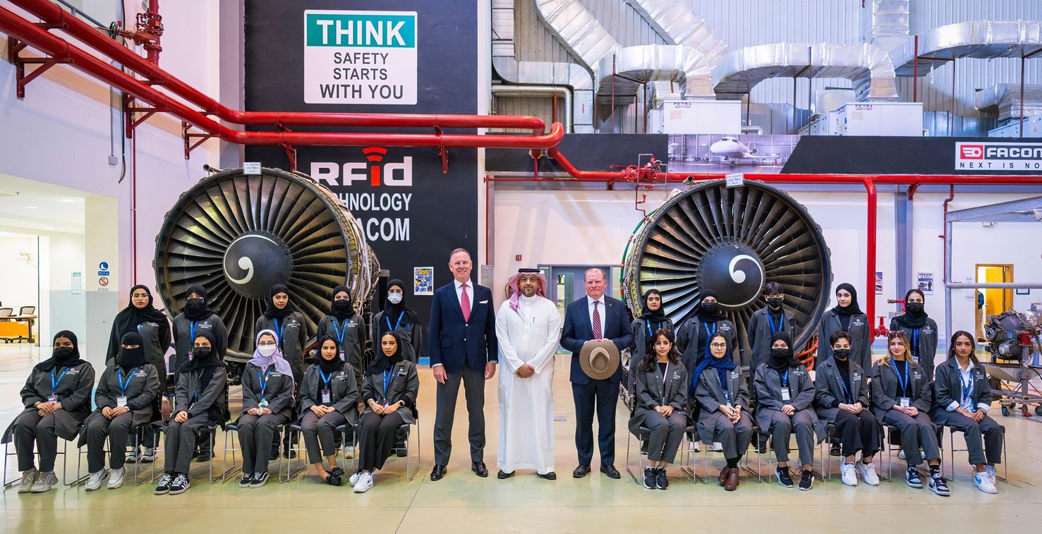 طيران الرياض يستقبل أول دفعه من المهندسات السعوديات لدورة صيانة الطائرات