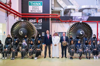 طيران الرياض يستقبل أول دفعه من المهندسات السعوديات لدورة صيانة الطائرات