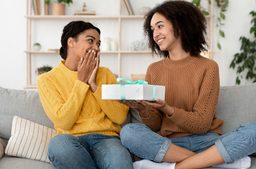 أفكار رائعة ومميزة قدميها كهدايا مواليد بنات