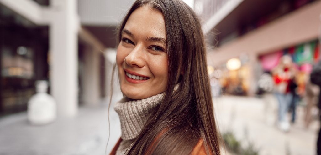 صبغ الشعر باللون البني