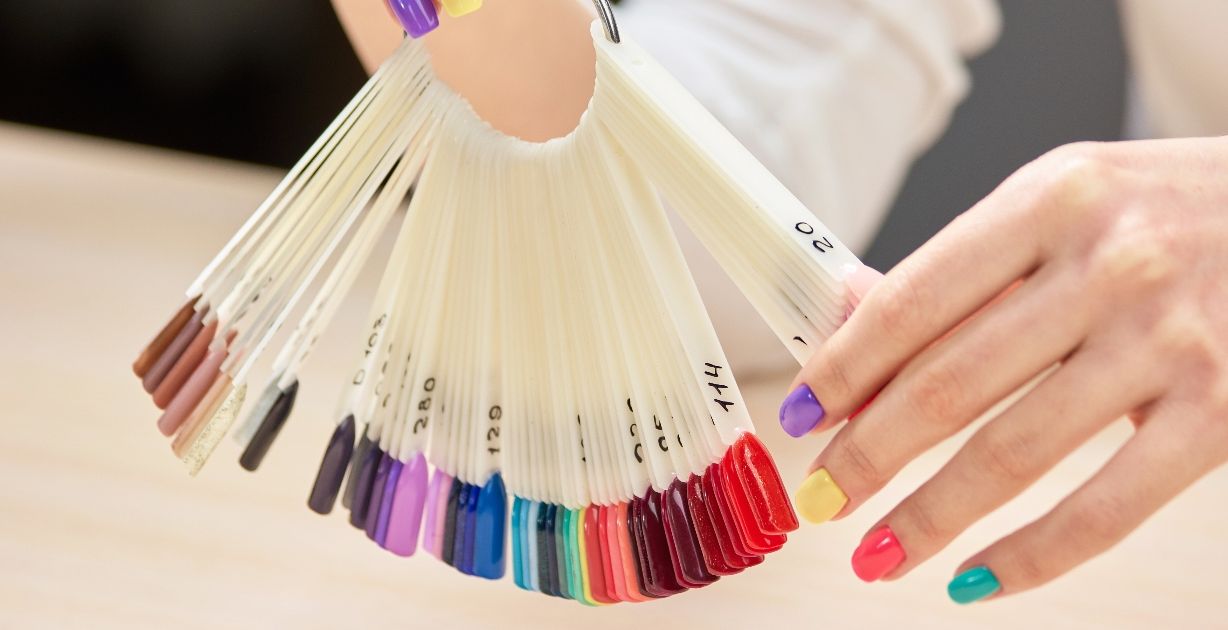 الوان مناكير الشتاء: تعرفي عليها واختاري منها ما يلائم بشرتك