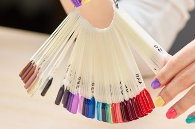 الوان مناكير الشتاء: تعرفي عليها واختاري منها ما يلائم بشرتك