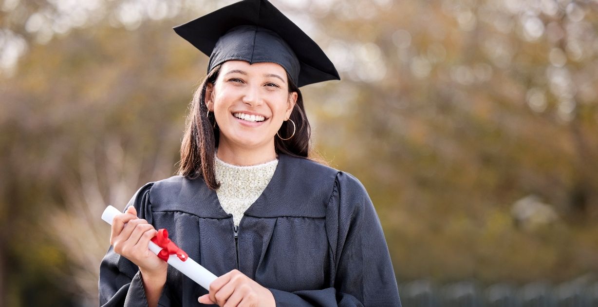 مباركة بالتخرج من الجامعه
