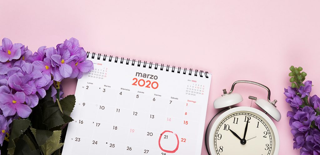 هل نزول قطع دم مع الدورة خطير؟