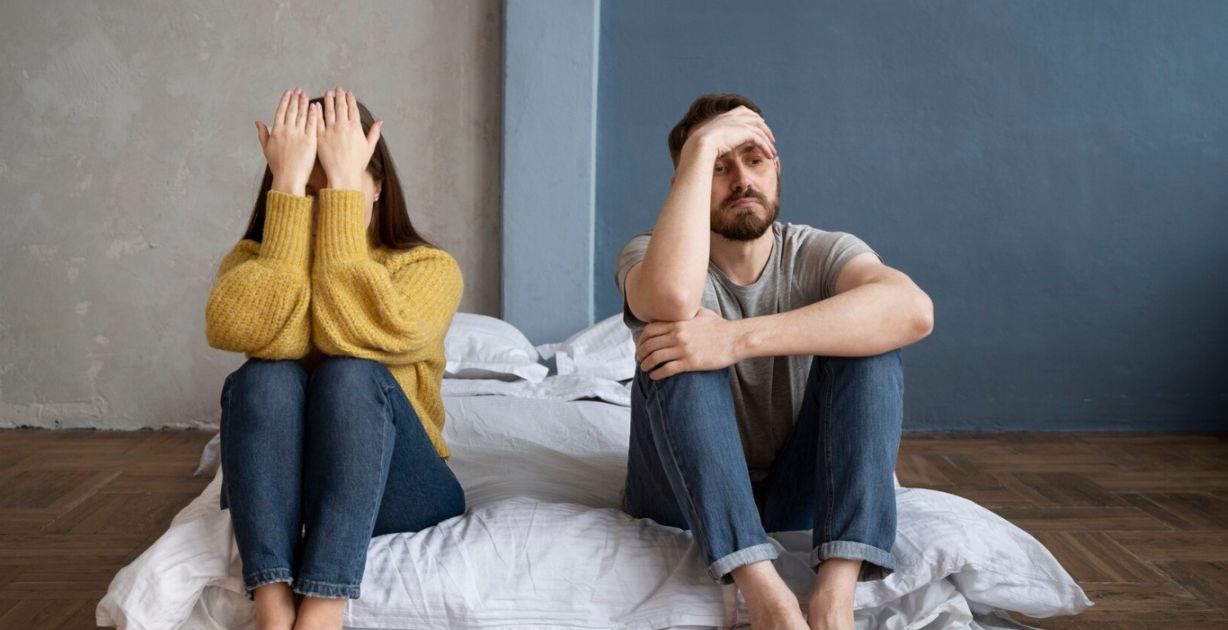 صفات الرجل البخيل مع زوجته