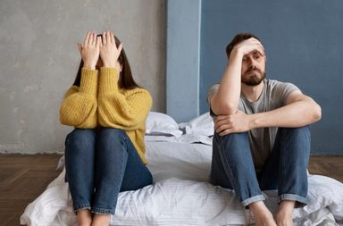صفات الرجل البخيل مع زوجته