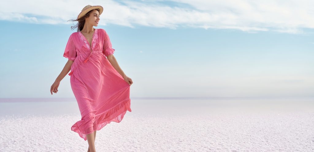 تألقي بفستان فوشيا بأسلوب عصري وجذاب!