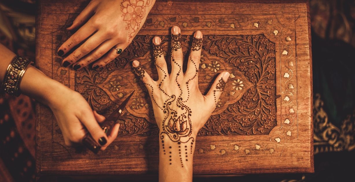 تعرفي على أجمل عبارات ليلة حناء العروس