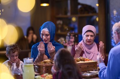 توزيعات عيد الاضحى للكبار