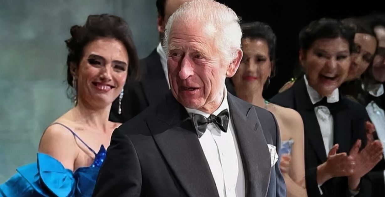 رسام لوحة الملك تشارلز يوضح سبب اختيار اللون الأحمر