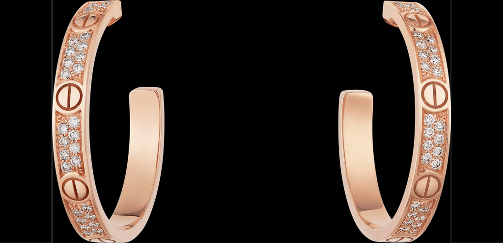 تزينت نادين لبكي بأقراطاً مصنوعة من الذهب الأصفر والماس والزمرد من دار كارتييه