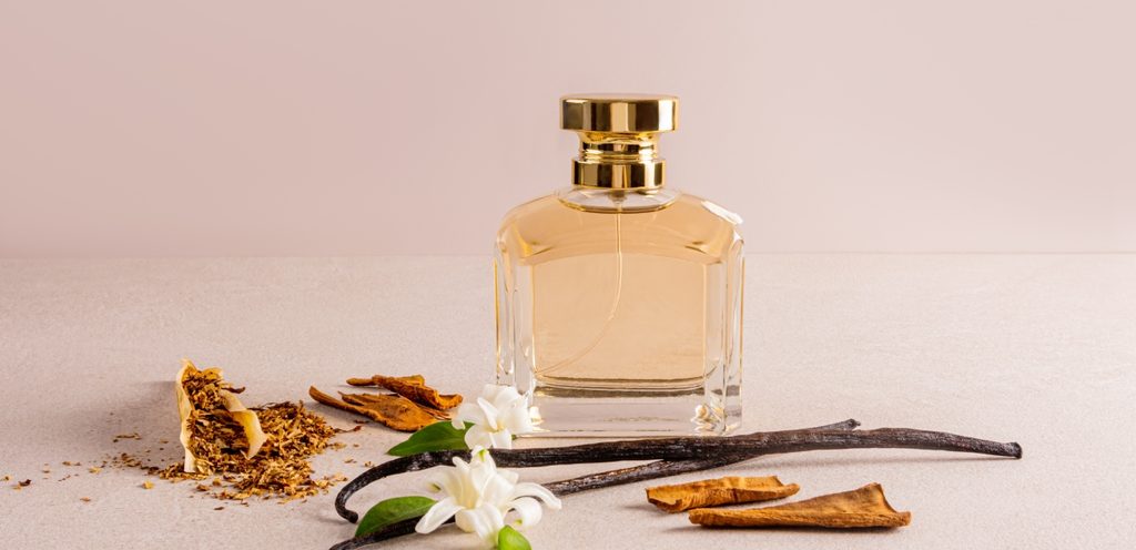 عطر جميل بمكونات طبيعية